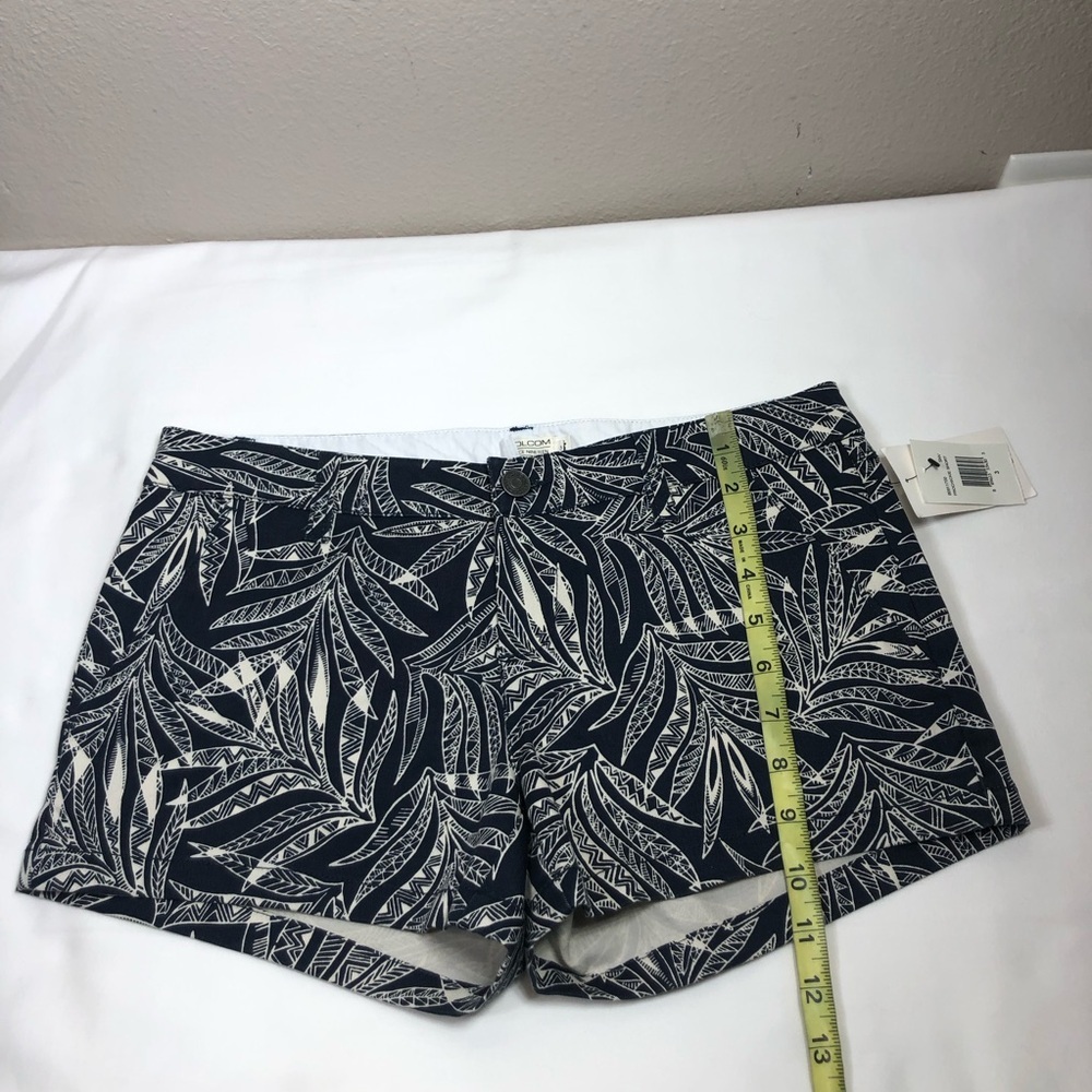Volcom Frochickie Cotton Blend Navy Ivory Tropical Print Casual Shorts 3=S=26 - Picture 15 of 16